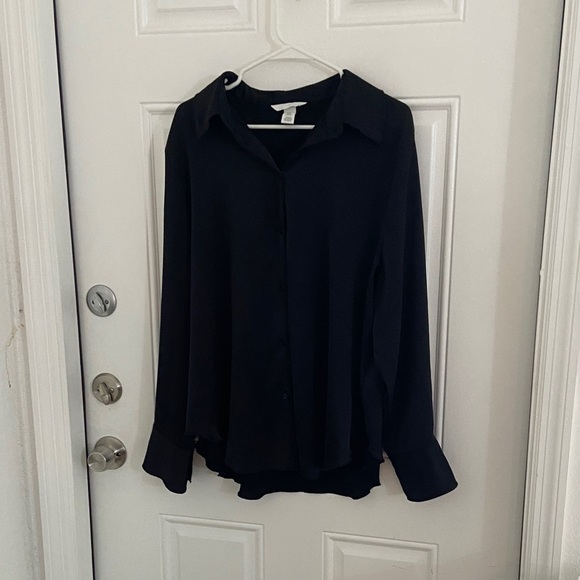 H&M Elegant Black Button Down Blouse - Picture 1 of 3